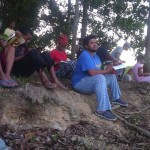 EN EL MONTE ESTUDIANDO LA PALABRA