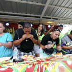 COMPETENCIA DE COMER PASTELES