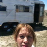 La autora de esta nota, Maclvia  Perez en una visita a los ovejeros en Utah