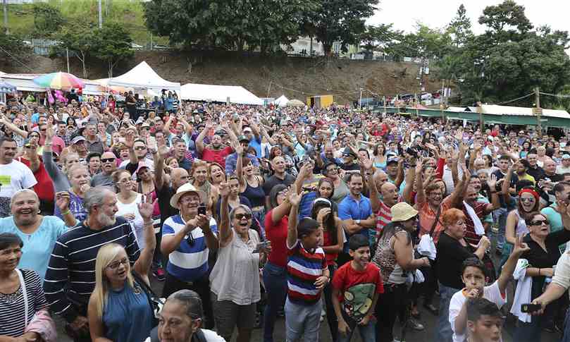 MILES DE PERSONAS EN EL FESTIVAL DEL PASTEL EN OROCOVIS PUERTO RICO | Ahora  News
