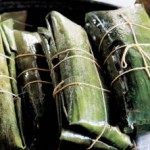 PASTELES EN SUS HOJAS DE PLATANO