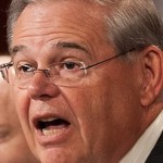 FOTO, SENADOR MENENDEZ SALE AL FRENTE
