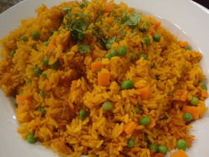 ARROZ AMARILLO CON GUISANTES Y CEBOLLINES-…and scallions.