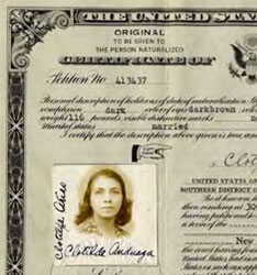 FOTO Certificado de naturalización de Clotilde Arias
