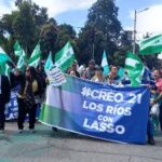 En las afueras de la Asamblea Nacional partidarios de Lasso expresan su apoyo al mandatario.